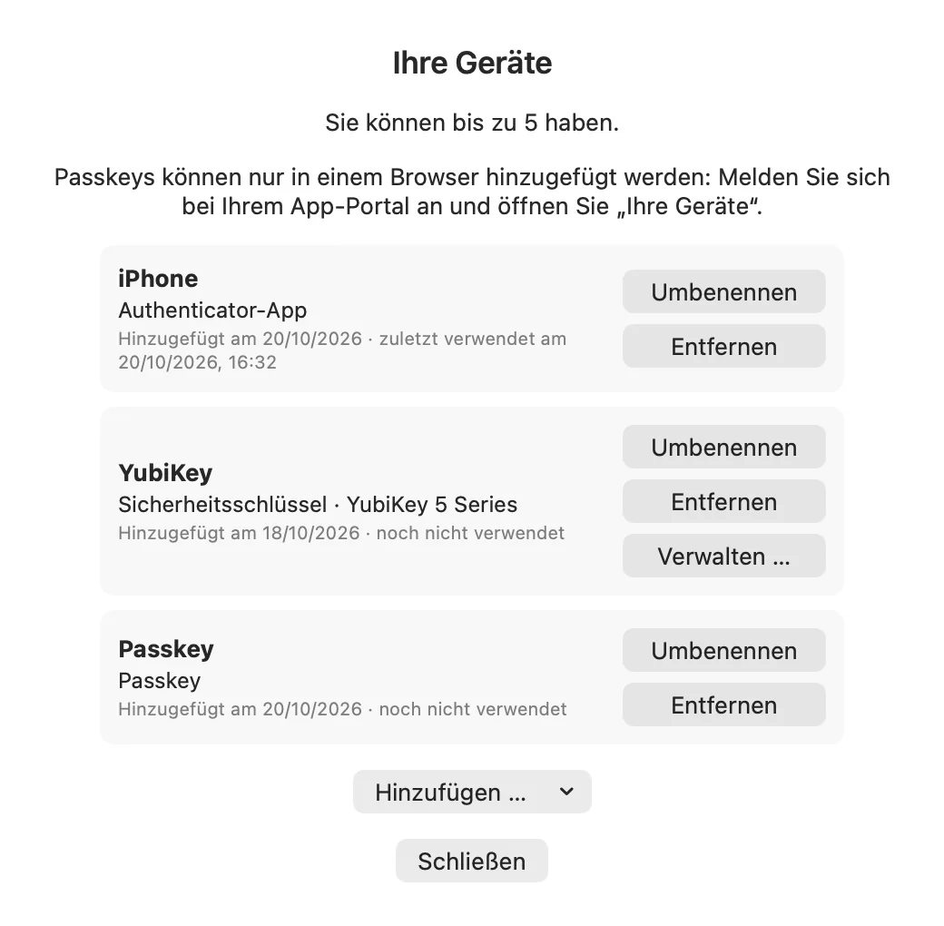 Fenster Ihre Geräte mit Authenticator-App, Sicherheitsschlüssel und Passkey, jeweils mit Schaltflächen zum Umbenennen und Entfernen.