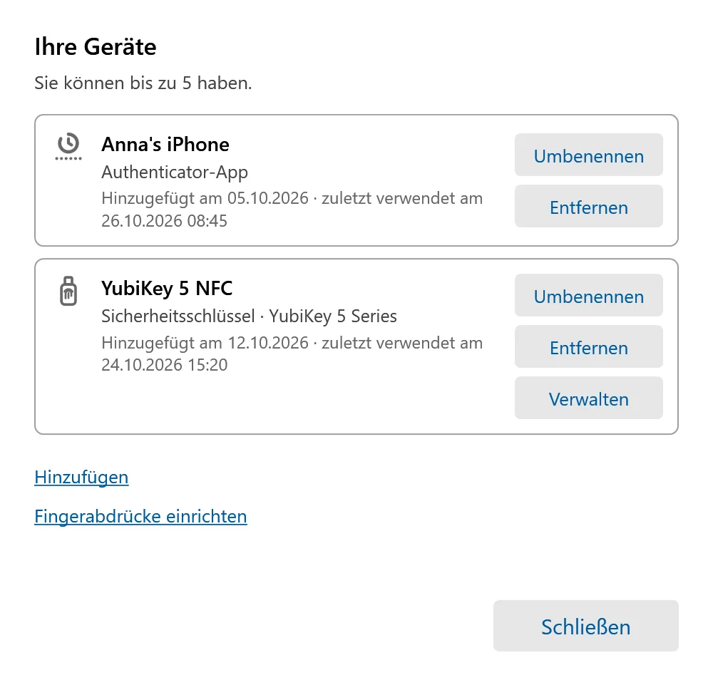 Das Fenster „Ihre Geräte“ mit einer Authenticator-App und einem Sicherheitsschlüssel, jeweils mit den Schaltflächen Umbenennen und Entfernen, und Links zum Hinzufügen.